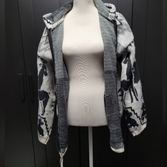 Yari Artesanias Made in Ecuador black white grey wool zip-up hooded sweater - Picture 8 of 9